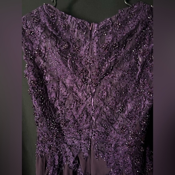 Mac Duggal 20264 NWOT Purple Applique Cap Sleeve Bodice Flowy Gown - Picture 6 of 8